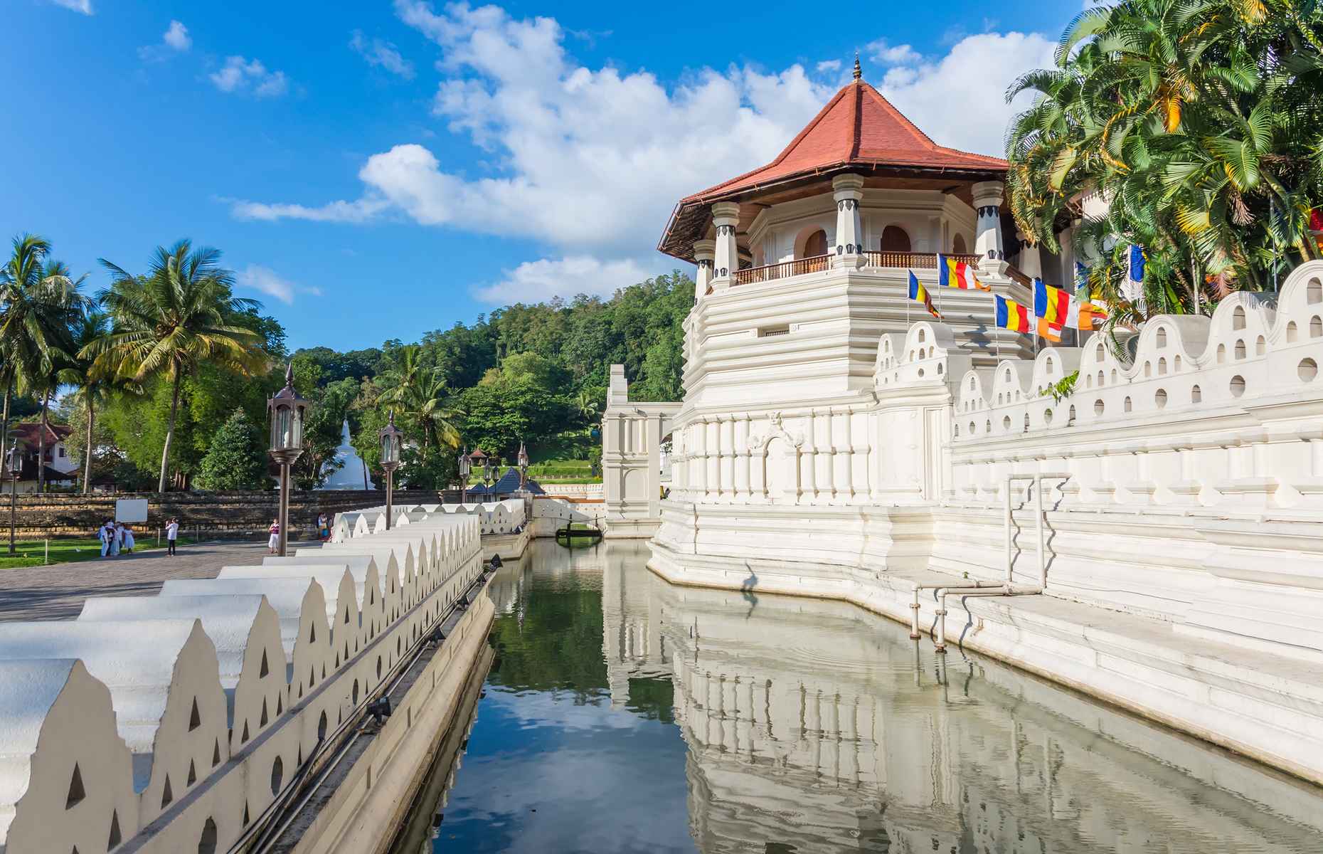 Secrets Sri Lanka Kandy Temple De La Dent Shutterstock 376191190
